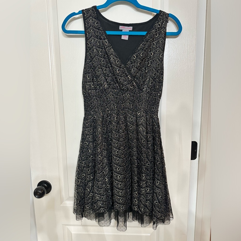 Ultra Pink Black & Gold Lace V-Neck A-Line Mini Dress - Size Small